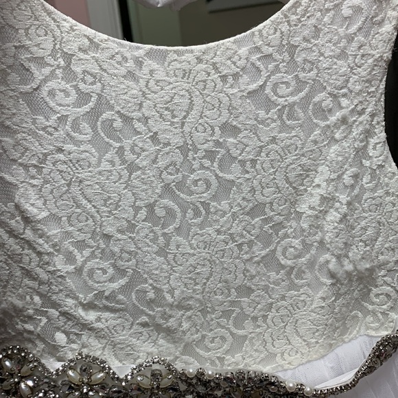 Elegant White Kids Dress with Silver Accents - Picture 5 of 7